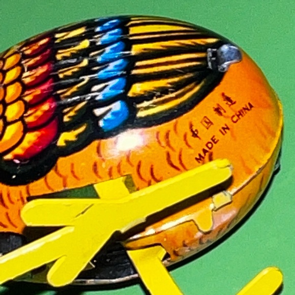 Wind-up chick 2” tin toy metal bird with key retro Easter novelty chicken - Picture 4 of 4